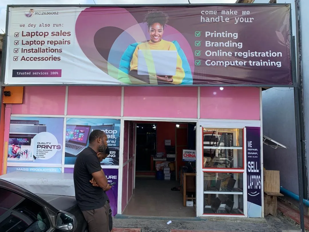 Saviola Solutionz Storefront 1